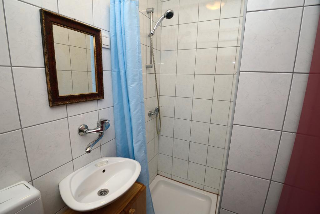 Hrusta Apartment Malinska Bagian luar foto