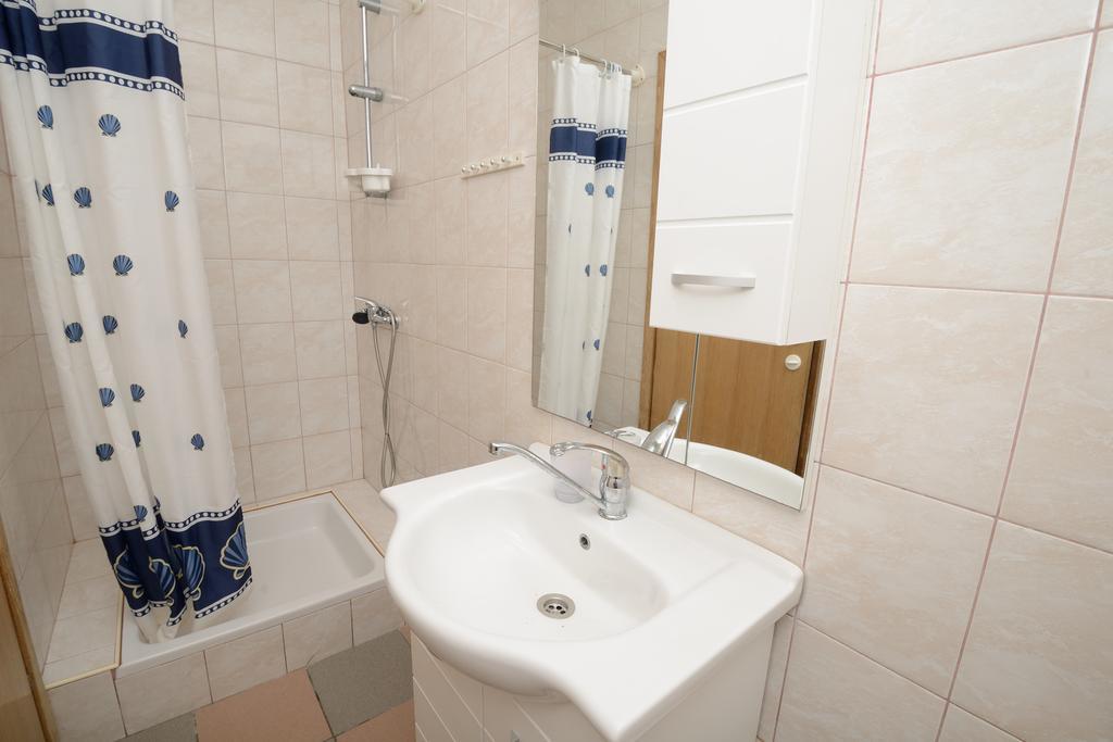 Hrusta Apartment Malinska Bagian luar foto