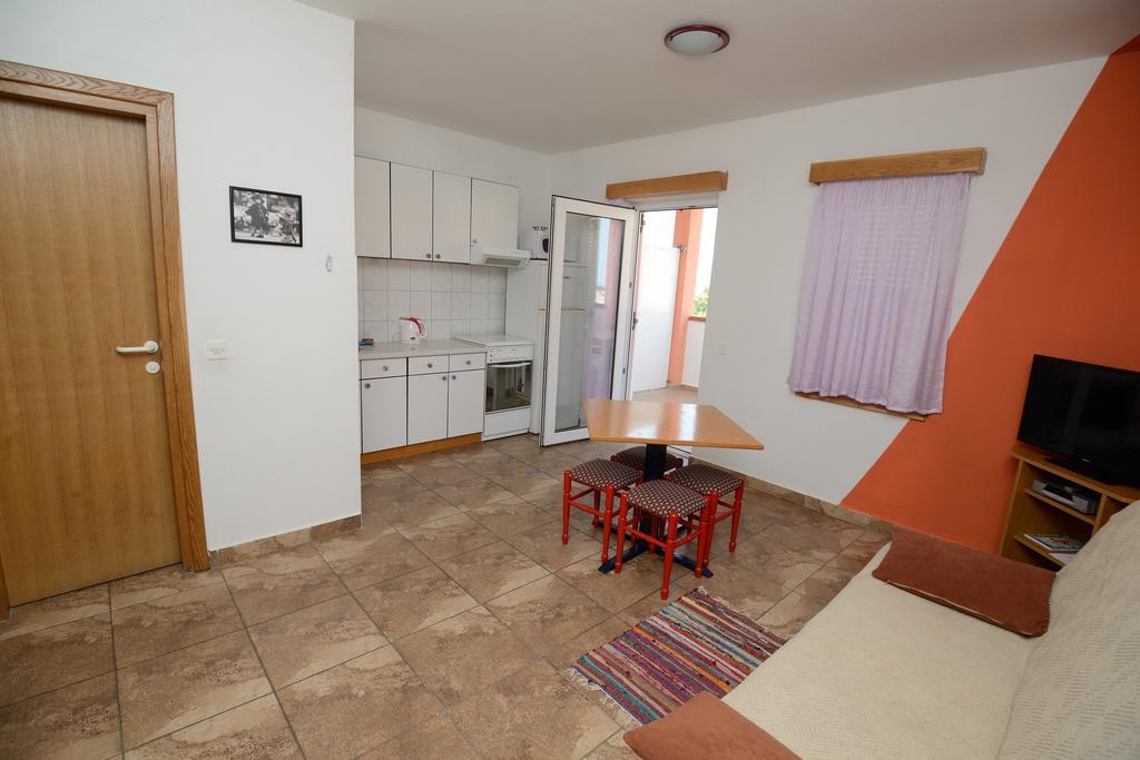 Hrusta Apartment Malinska Bagian luar foto