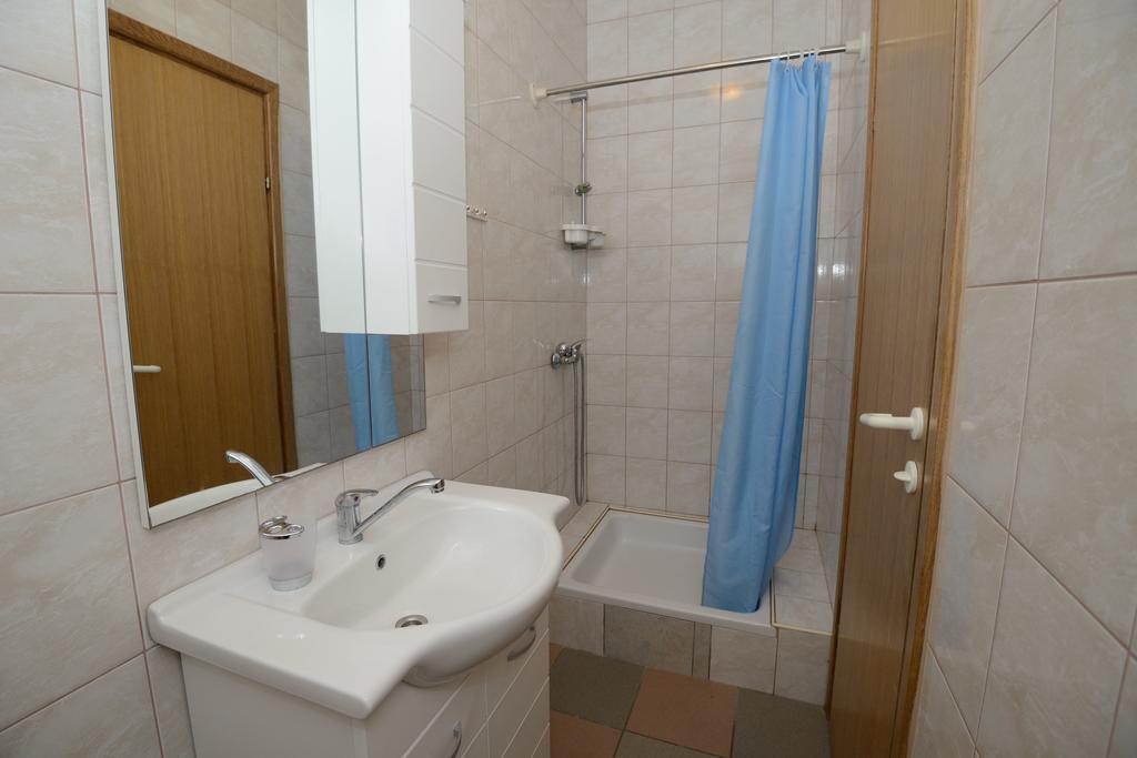 Hrusta Apartment Malinska Bagian luar foto